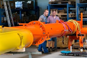 Компания из 100 человек является настоящим скрытым чемпионом международного значения. Компания из 100 человек является настоящим скрытым чемпионом международного значения.