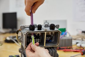 Саймон Крюнер использует высококачественные кабели LAPP для генераторов SINN.